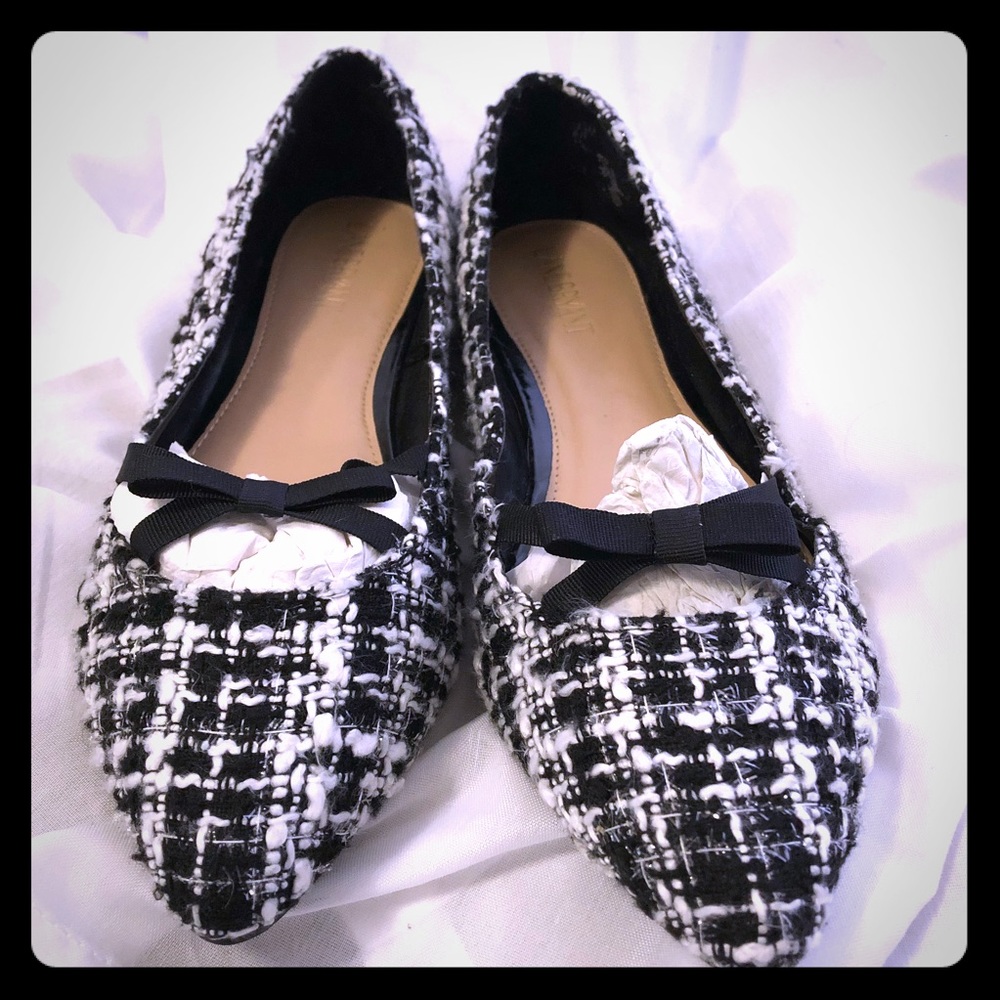 Black & white flats